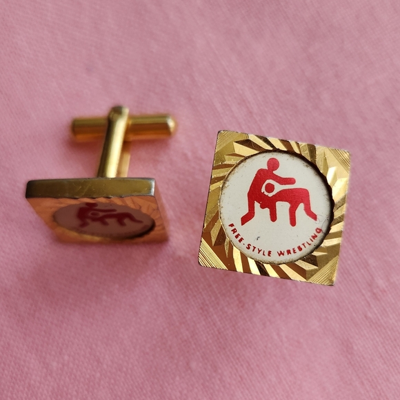 Novelty Wrestling Cuff Links Gold Tone - Picture 2 of 4